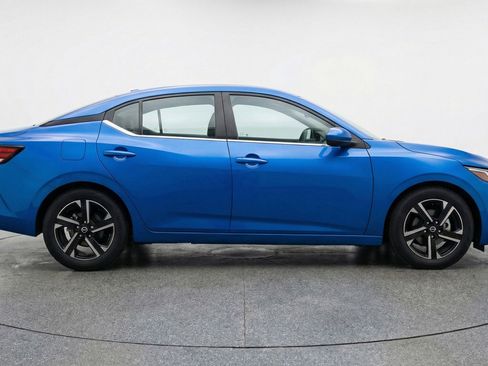 Used 2025 Nissan Sentra SV image 11