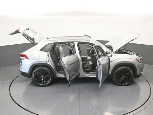 Used 2022 Volkswagen Atlas Cross Sport SE FWD image 71