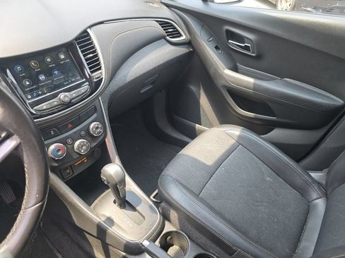 Used 2019 Chevrolet Trax LT w/ LT Convenience Package AWD/4WD image 27