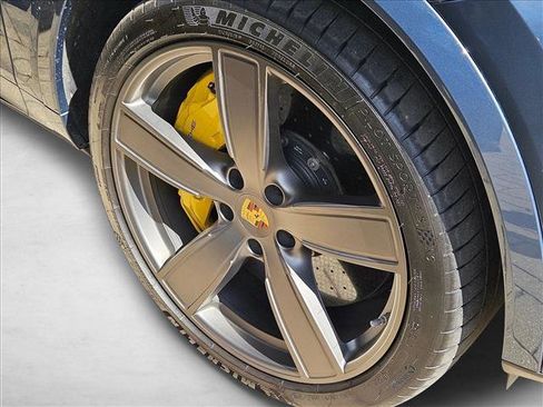 Used 2019 Porsche Cayenne Turbo image 5