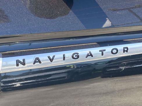 New 2025 Lincoln Navigator Reserve AWD/4WD image 13