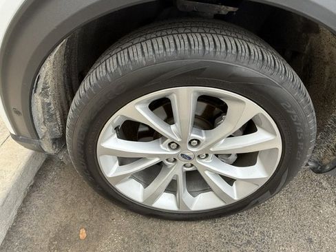 Used 2024 Ford Explorer Platinum w/ Technology Package image 7