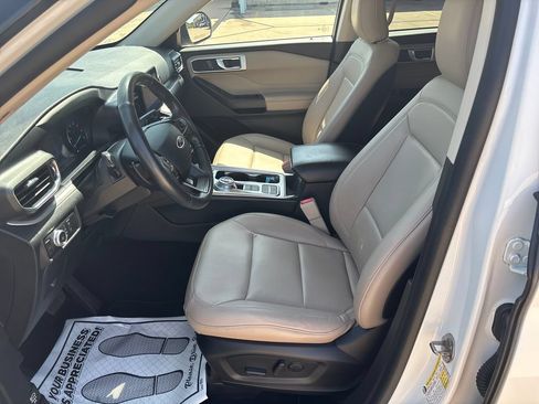 Used 2020 Ford Explorer XLT w/ Equipment Group 202A RWD image 11