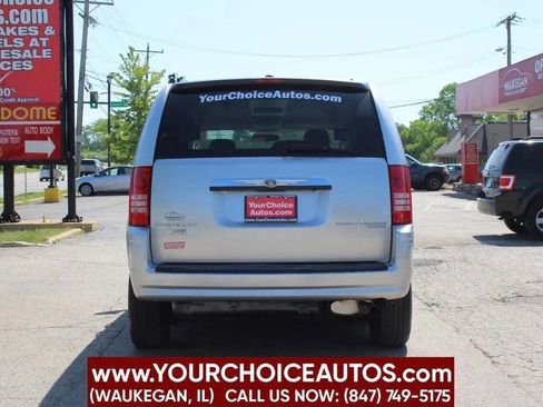 Used 2010 Chrysler Town & Country Touring image 5