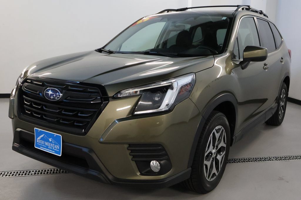Used 2023 Subaru Forester Premium AWD/4WD image 3