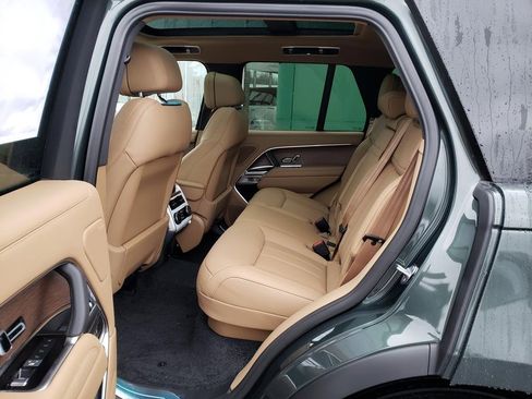 New 2025 Land Rover Range Rover SE image 11