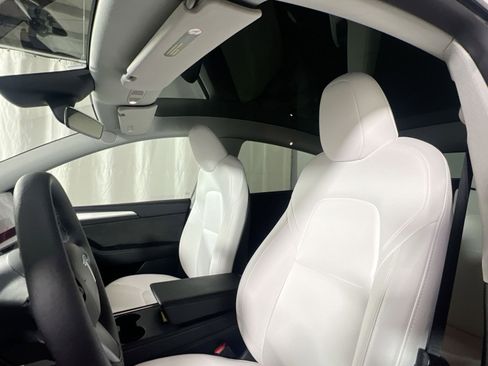 Used 2024 Tesla Model Y Long Range image 21