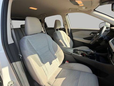 Used 2023 Nissan Rogue SV AWD/4WD image 9