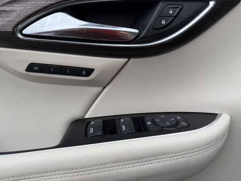 Used 2022 Buick Envision Avenir w/ Technology Package II image 20