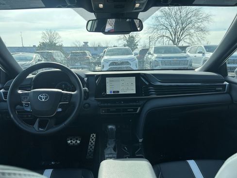 Used 2025 Toyota Camry SE image 34