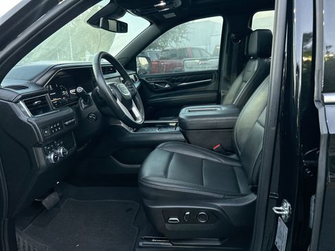 Used 2023 GMC Yukon XL Denali image 15