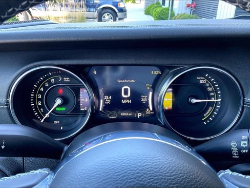 Used 2023 Jeep Wrangler Unlimited Sahara w/ Cold Weather Group AWD/4WD image 13