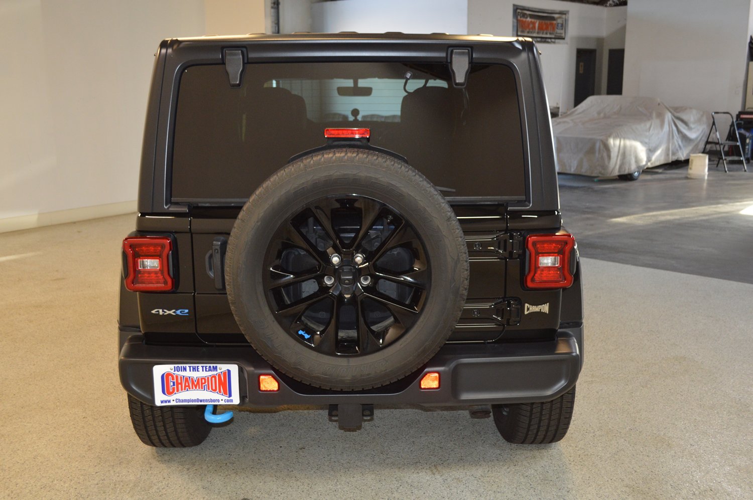 Used 2022 Jeep Wrangler Unlimited Sahara w/ Cold Weather Group AWD/4WD image 4