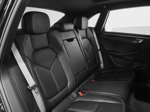 New 2026 Porsche Macan image 25