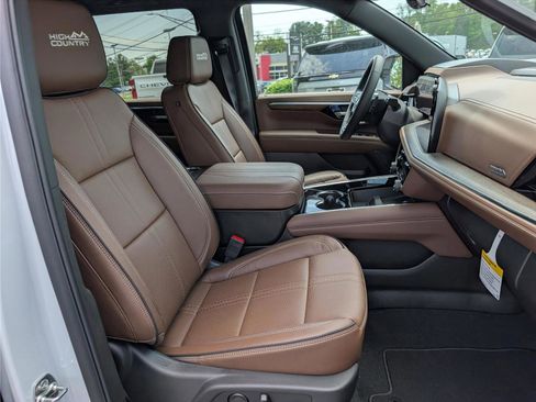 New 2026 Chevrolet Suburban High Country AWD/4WD image 8