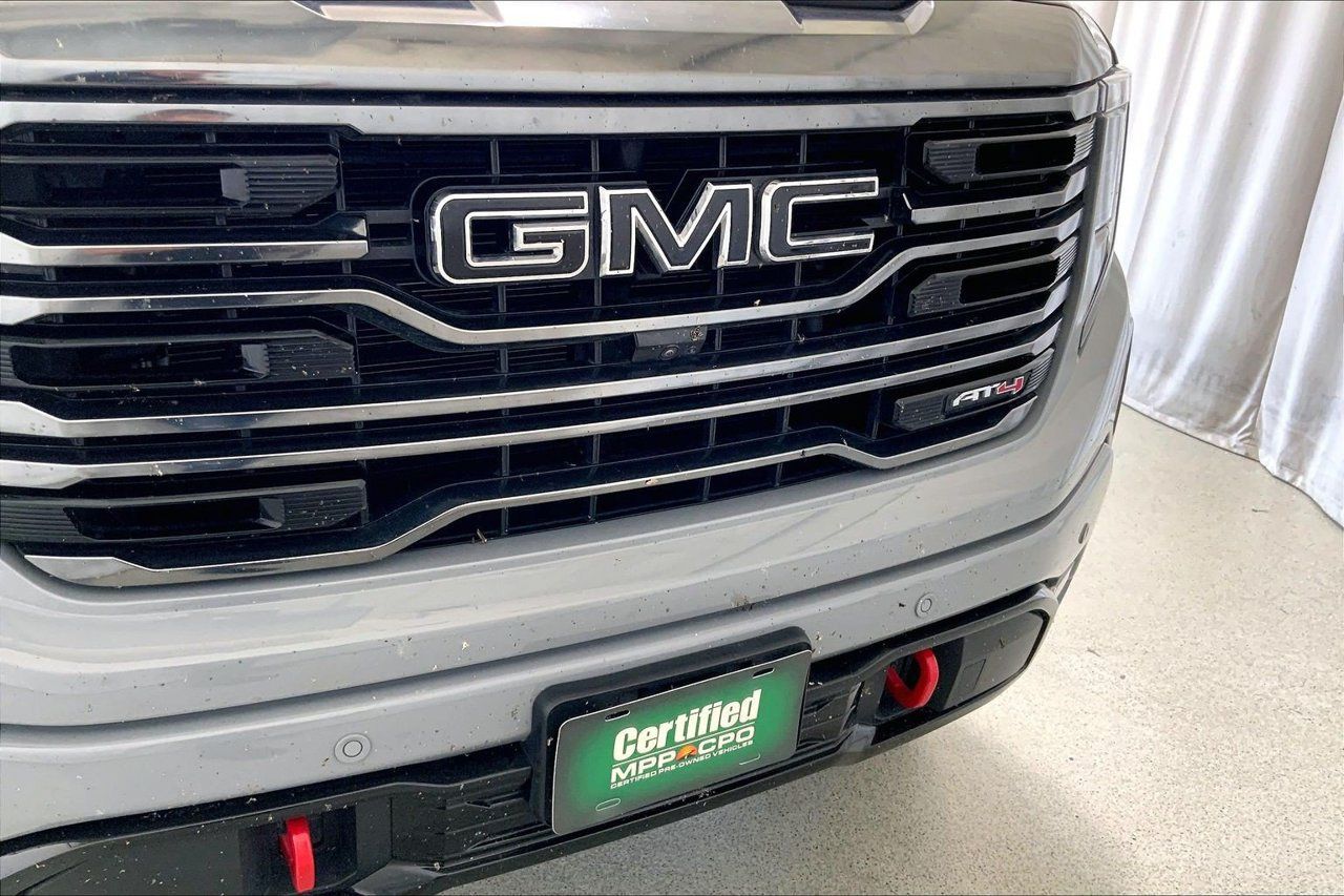 Used 2024 GMC Sierra 1500 AT4 w/ Technology Package AWD/4WD image 7