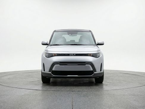 Used 2025 Kia Soul LX w/ LX Technology Package image 2