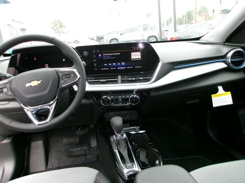 New 2026 Chevrolet Trax LT w/ Driver Confidence Package image 13
