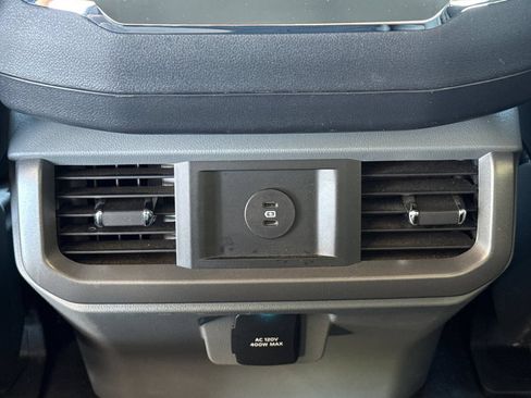 Used 2025 Ford F150 Lariat AWD/4WD image 20