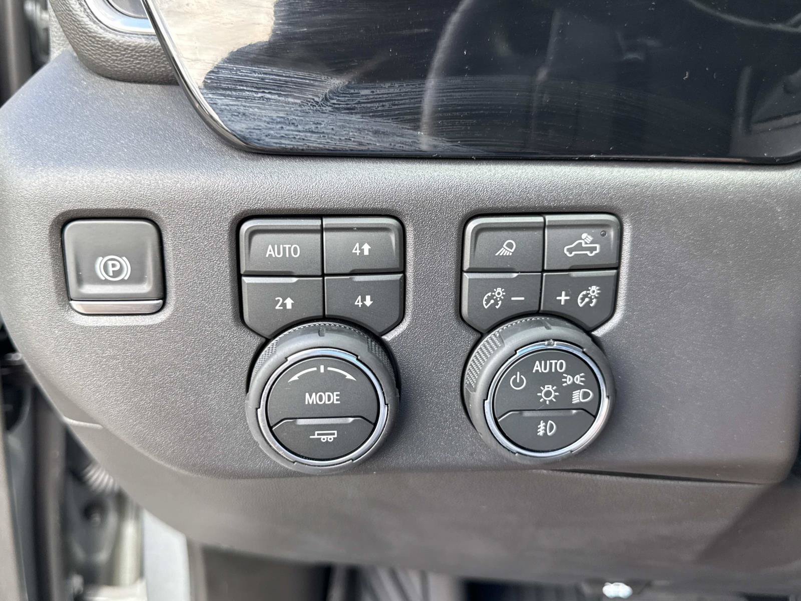Used 2026 Chevrolet Silverado 1500 LT Trail Boss w/ LT Trail Boss Premium Package AWD/4WD image 30