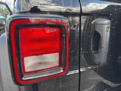 Used 2025 Jeep Wrangler Sport S image 40