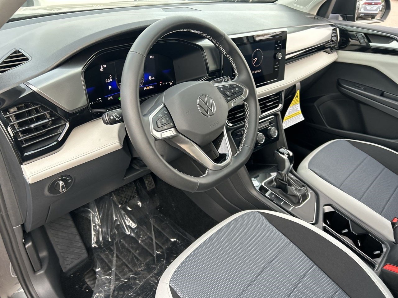 New 2027 Volkswagen Taos SE AWD/4WD image 14
