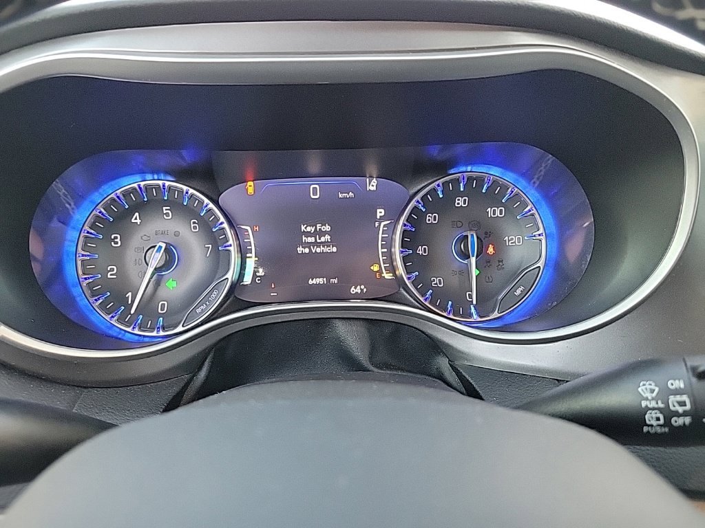 Used 2023 Chrysler Pacifica Touring-L FWD image 10