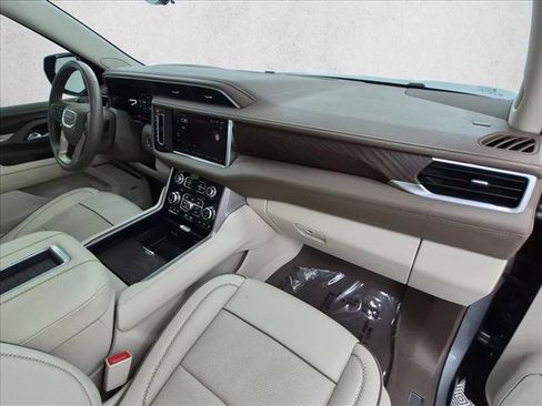 Used 2024 GMC Yukon XL Denali w/ Advanced Technology Package AWD/4WD image 27
