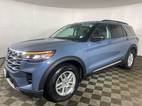 Used 2025 Ford Explorer Active AWD/4WD image 24