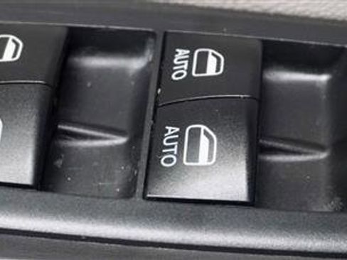 Used 2018 Chrysler Pacifica Touring-L image 37