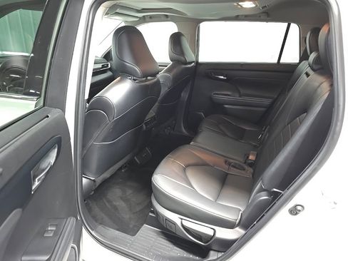 Used 2022 Toyota Highlander XLE image 31