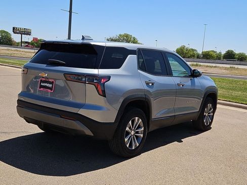 New 2026 Chevrolet Equinox LT image 2