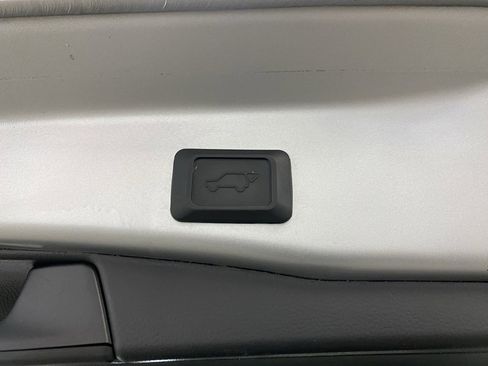 Used 2022 Toyota RAV4 XLE Premium image 13