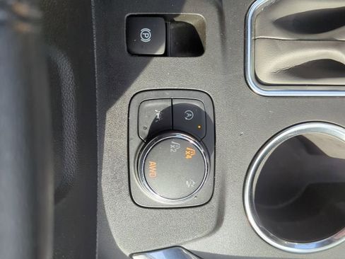 Certified 2023 Chevrolet Traverse LT image 31