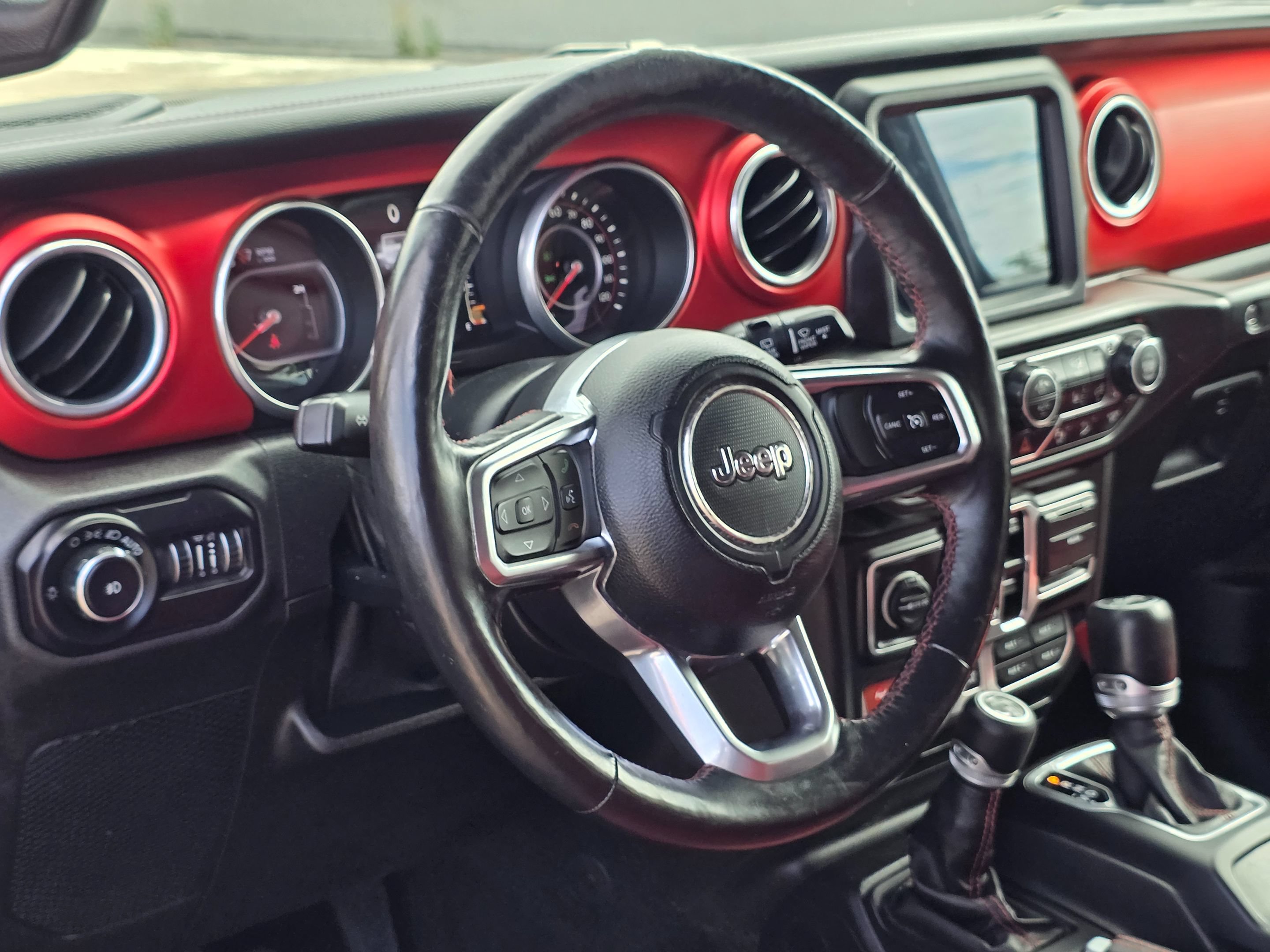 Used 2018 Jeep Wrangler Unlimited Rubicon w/ Dual Top Group AWD/4WD image 18
