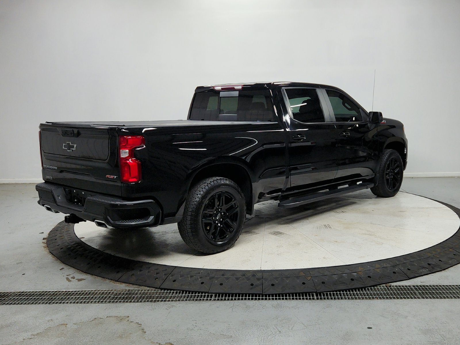 Used 2024 Chevrolet Silverado 1500 RST AWD/4WD image 8