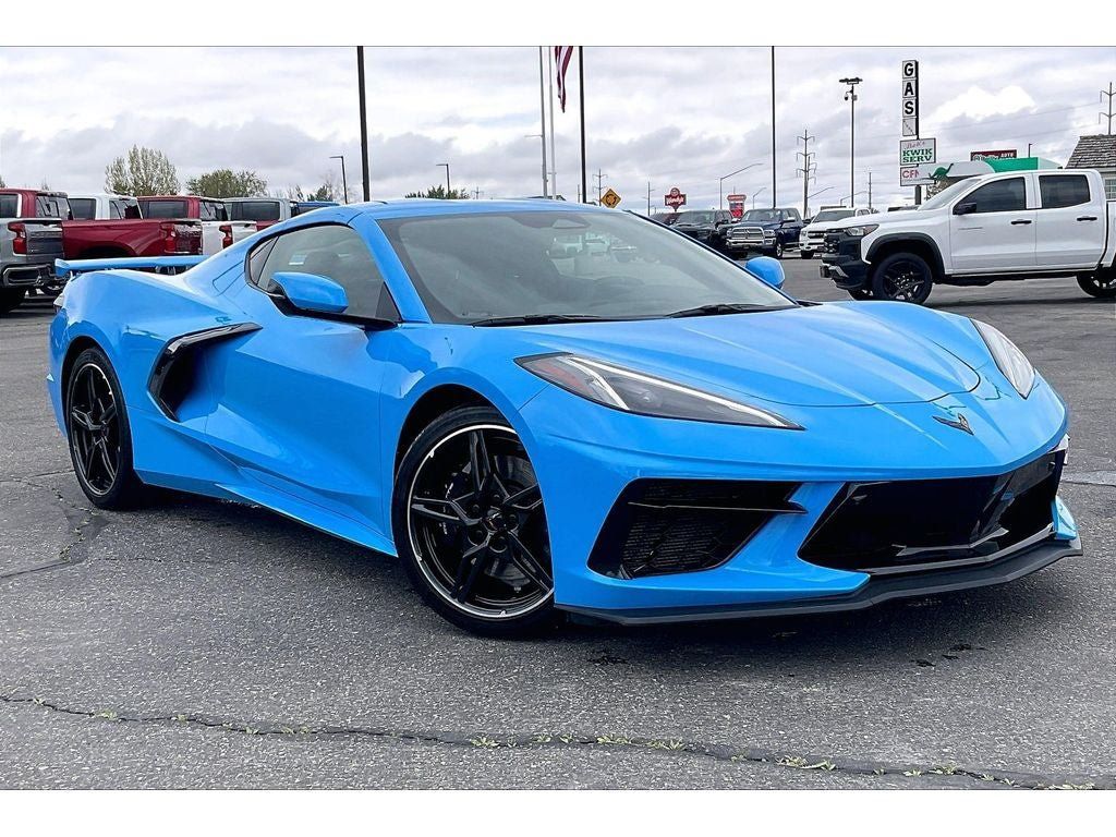 Used 2025 Chevrolet Corvette Stingray Premium Cpe w/ Z51 Performance Package RWD image 2