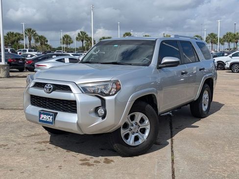 Used 2017 Toyota 4Runner SR5 image 2