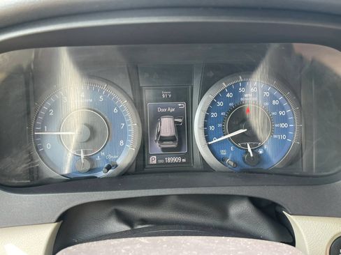 Used 2015 Toyota Sienna XLE w/ XLE Navigation Package FWD image 17