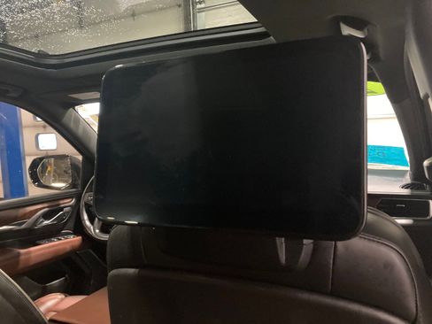 Used 2023 GMC Yukon XL Denali Ultimate image 11