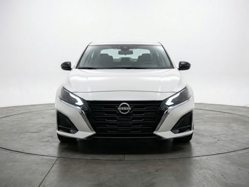 Used 2025 Nissan Altima 2.5 SV image 2