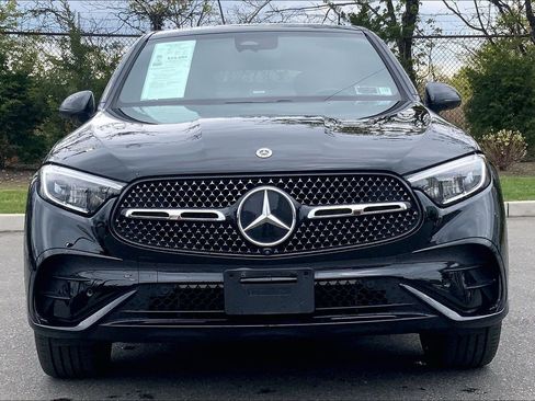 Used 2025 Mercedes-Benz GLC 300 4MATIC image 2