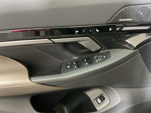 Certified 2025 BMW 530i w/ Premium Package RWD image 17