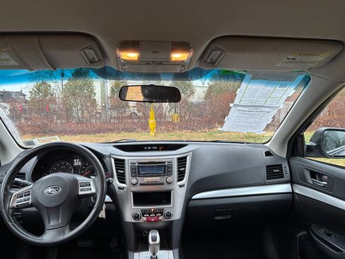 Used 2014 Subaru Outback 2.5i w/ Alloy Wheel Package image 10