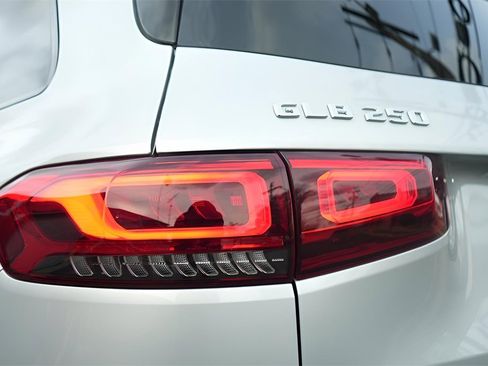 Used 2023 Mercedes-Benz GLB 250 image 12
