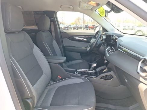 Used 2024 Chevrolet TrailBlazer LT w/ LT Cold Weather Package image 16