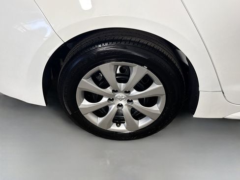 Used 2025 Toyota Corolla LE image 32