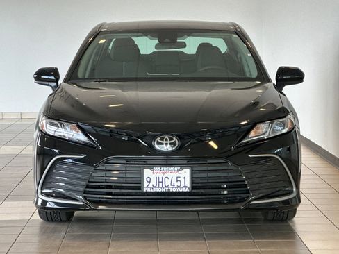 Certified 2022 Toyota Camry LE FWD image 9