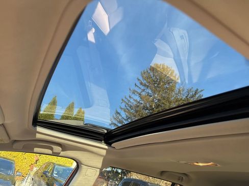 Used 2017 Subaru Outback 3.6R Limited image 2