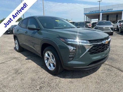 New 2026 Chevrolet Trax LS w/ LS Convenience Package FWD image 1